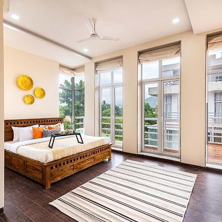 Sierra Skies By Stayvista - A Mountain-View Villa Featuring A Rooftop Swimming Pool, Jacuzzi, Turf, And A Gym For An Elevated Stay Lonavala Luaran gambar