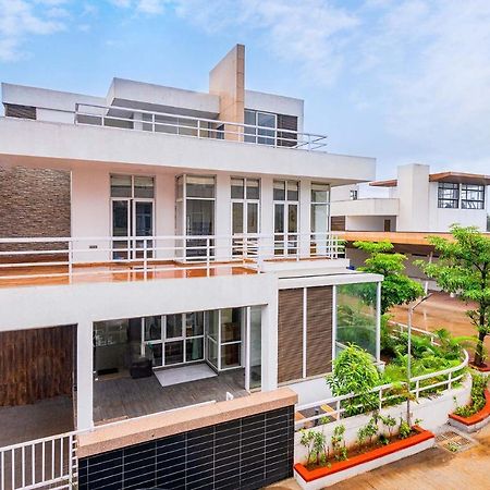 Sierra Skies By Stayvista - A Mountain-View Villa Featuring A Rooftop Swimming Pool, Jacuzzi, Turf, And A Gym For An Elevated Stay Lonavala Luaran gambar