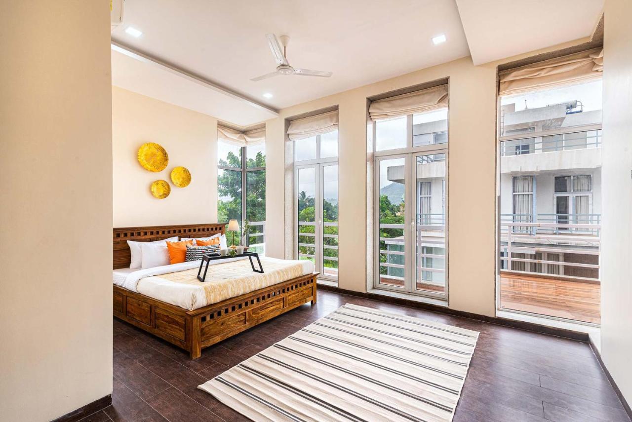 Sierra Skies By Stayvista - A Mountain-View Villa Featuring A Rooftop Swimming Pool, Jacuzzi, Turf, And A Gym For An Elevated Stay Lonavala Luaran gambar