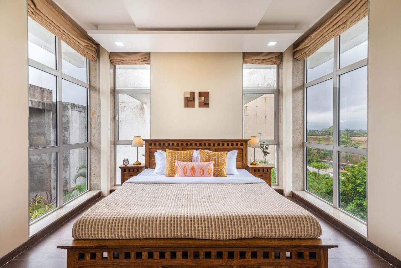 Sierra Skies By Stayvista - A Mountain-View Villa Featuring A Rooftop Swimming Pool, Jacuzzi, Turf, And A Gym For An Elevated Stay Lonavala Luaran gambar