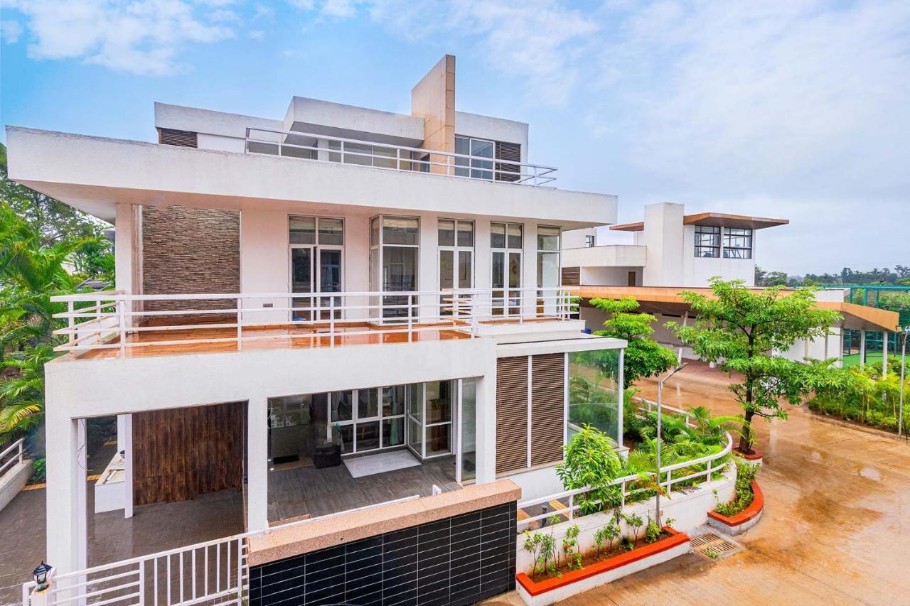 Sierra Skies By Stayvista - A Mountain-View Villa Featuring A Rooftop Swimming Pool, Jacuzzi, Turf, And A Gym For An Elevated Stay Lonavala Luaran gambar